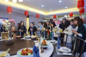 Сѧ¶ְҵѧУٰ조˸ŮڡŽ