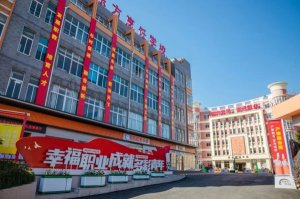 �����¶������ѧУ�����ഺһ���е�����δ��