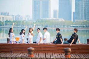 �����ѧ��ѧ���ҳ����ŷ���������·�ȴ򹤸���ǰ;